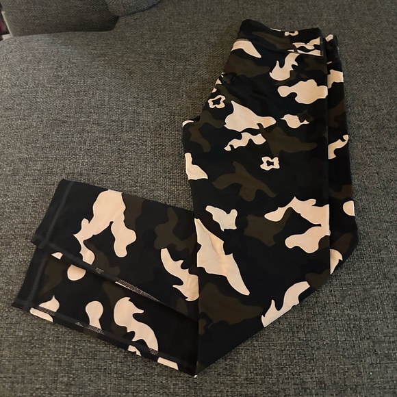 The Upside Leggings - Picture 2 of 4